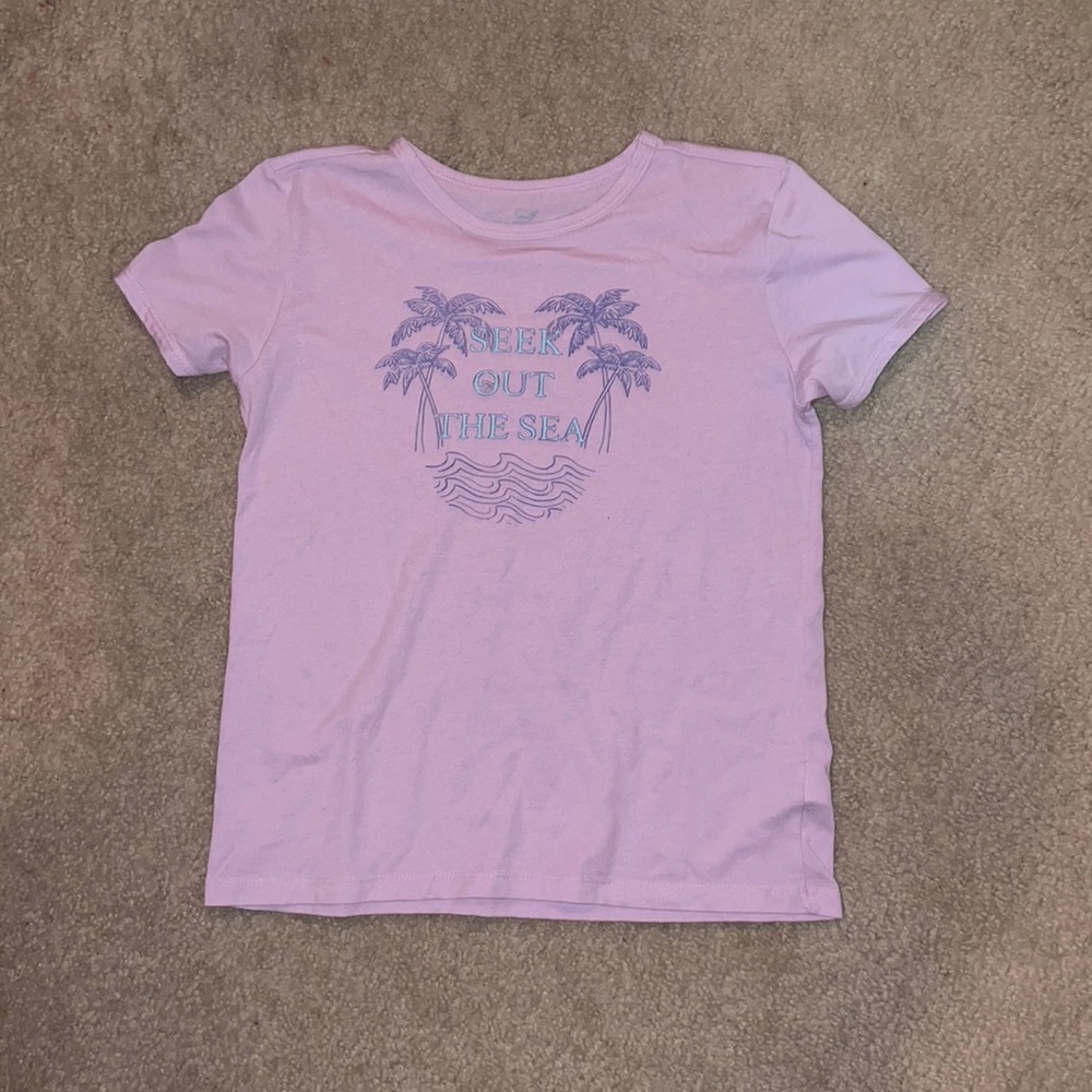 purple vineyard vines shirt that says “seek out the sea”. size - M